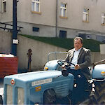 ID: 234481 mit dem Traktor unterwegs (1970-iger Jahre), Urheber: Steiner, Besitzer: Fam. Ploninger